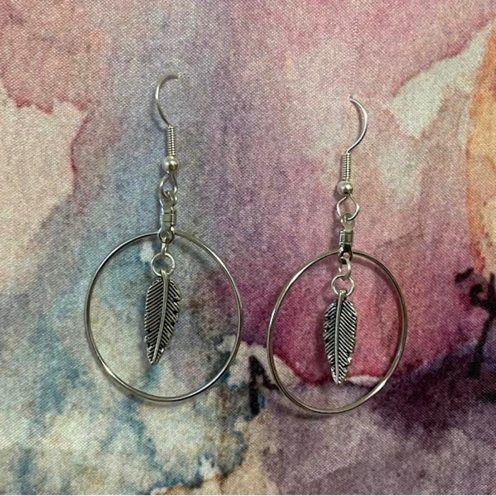🪶Feather Dangle Earrings🪶